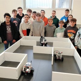 Schulübergreifendes Projekt des Fachbereichs Holz/Bau und der Robotik Gruppe der MS Schulübergreifendes Projekt des Fachbereichs Holz/Bau und der Robotik Gruppe der MS