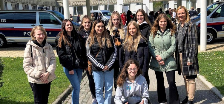 PTS Deutschfeistritz beim Girls‘ Day der Landespolizeidirektion Steiermark PTS Deutschfeistritz beim Girls‘ Day der Landespolizeidirektion Steiermark